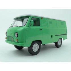 UAZ 452 Van (3741) 1966 (Green) model 1:18 Premium ClassiXXs PCL47070