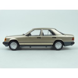 Mercedes Benz (W124) 260 E 1984 model 1:18 MCG (Model Car Group) MCG18098