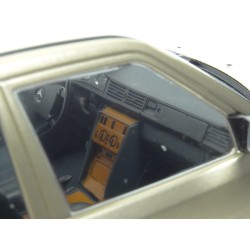 Mercedes Benz (W124) 260 E 1984 model 1:18 MCG (Model Car Group) MCG18098