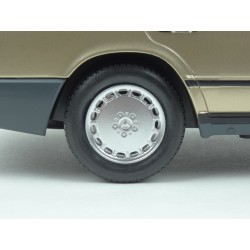 Mercedes Benz (W124) 260 E 1984 model 1:18 MCG (Model Car Group) MCG18098