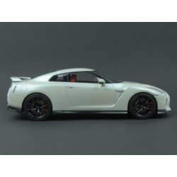Nissan GT-R R35 2017 (White met.), Tarmac Works 1:18