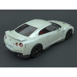 Nissan GT-R R35 2017 (White met.), Tarmac Works 1:18