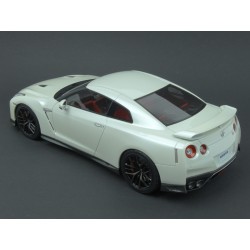 Nissan GT-R R35 2017 (White met.), Tarmac Works 1:18