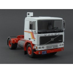 Volvo F10 1983 (White) model 1:43 IXO Models TR038