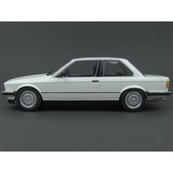 BMW (E30) 323i 1982 (White), Minichamps 1/18 scale