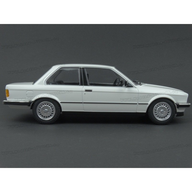 Minichamps 1/18 BMW 323i E30 Argentée - Édition Limitée 1/702