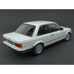 BMW (E30) 323i 1982 (White), Minichamps 1/18 scale