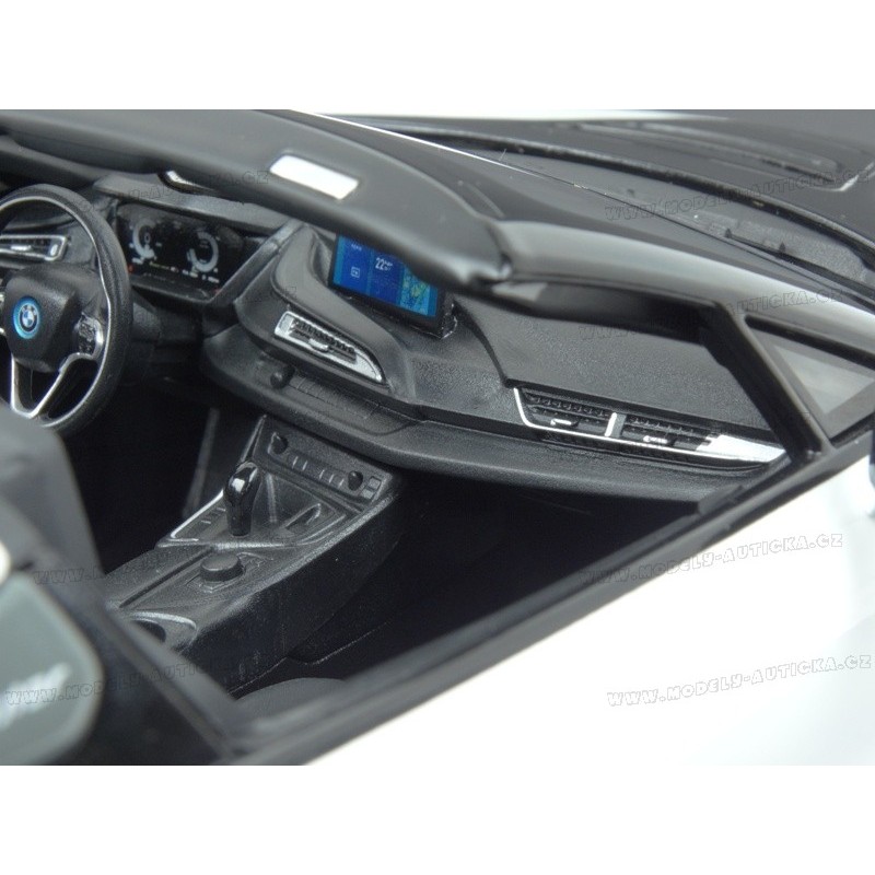 BMW (I15) i8 Roadster 2018, Minichamps 1/18 scale