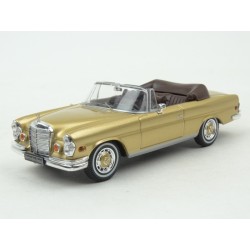 Mercedes Benz (W111) 280 SE 3.5 Cabriolet 1969 model 1:43 IXO Models CLC315N