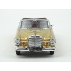 Mercedes Benz (W111) 280 SE 3.5 Cabriolet 1969 model 1:43 IXO Models CLC315N
