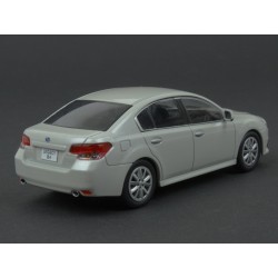 Subaru Legacy B4 2010 (White Met.) model 1:43 Kyosho KY03650W