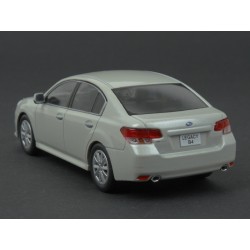 Subaru Legacy B4 2010 (White Met.) model 1:43 Kyosho KY03650W