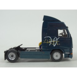 Volvo FH12 Globetrotter XL-70 1994 model 1:43 IXO Models TR060