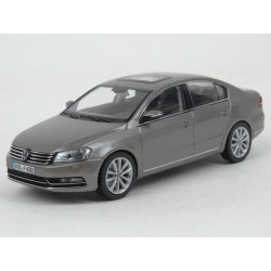 Volkswagen Passat (B7) 2010 model 1:43 Schuco SC-3AE099300A8X
