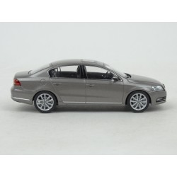 Volkswagen Passat (B7) 2010 model 1:43 Schuco SC-3AE099300A8X