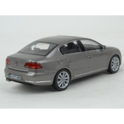 Volkswagen Passat (B7) 2010 model 1:43 Schuco SC-3AE099300A8X