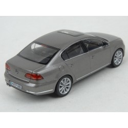 Volkswagen Passat (B7) 2010 model 1:43 Schuco SC-3AE099300A8X