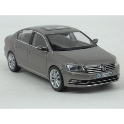Volkswagen Passat (B7) 2010 model 1:43 Schuco SC-3AE099300A8X