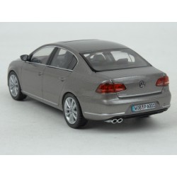 Volkswagen Passat (B7) 2010 model 1:43 Schuco SC-3AE099300A8X