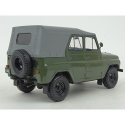 UAZ 469 Soft Top 1971 model 1:24 WhiteBox WB124042