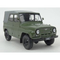 UAZ 469 Soft Top 1971 model 1:24 WhiteBox WB124042