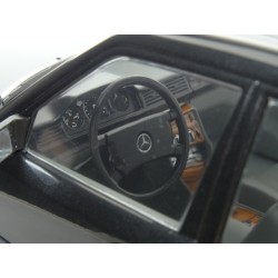 Mercedes Benz (W124) 300 E 1984 (Black Met.) model 1:18 MCG (Model Car Group) MCG18206