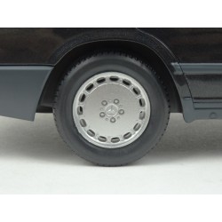 Mercedes Benz (W124) 300 E 1984 (Black Met.) model 1:18 MCG (Model Car Group) MCG18206