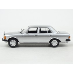 Mercedes Benz (W123) 200 D 1976 model 1:43 IXO Models CLC340N