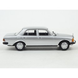 Mercedes Benz (W123) 200 D 1976 model 1:43 IXO Models CLC340N
