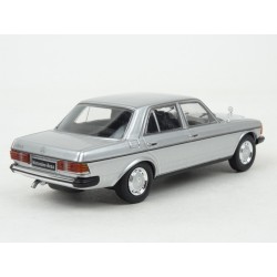 Mercedes Benz (W123) 200 D 1976 model 1:43 IXO Models CLC340N
