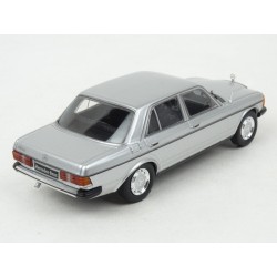 Mercedes Benz (W123) 200 D 1976 model 1:43 IXO Models CLC340N