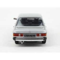 Mercedes Benz (W123) 200 D 1976 model 1:43 IXO Models CLC340N