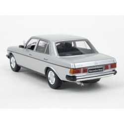 Mercedes Benz (W123) 200 D 1976 model 1:43 IXO Models CLC340N