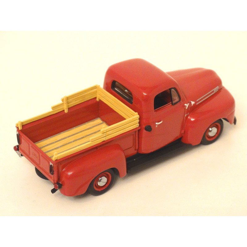 Miniature Ford F-1 Pick Up Rouge 1948 – Échelle 1/18 Road Signature (Défaut)