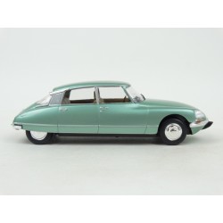 Citroen DS 23 Pallas 1973, WhiteBox 1/24 scale