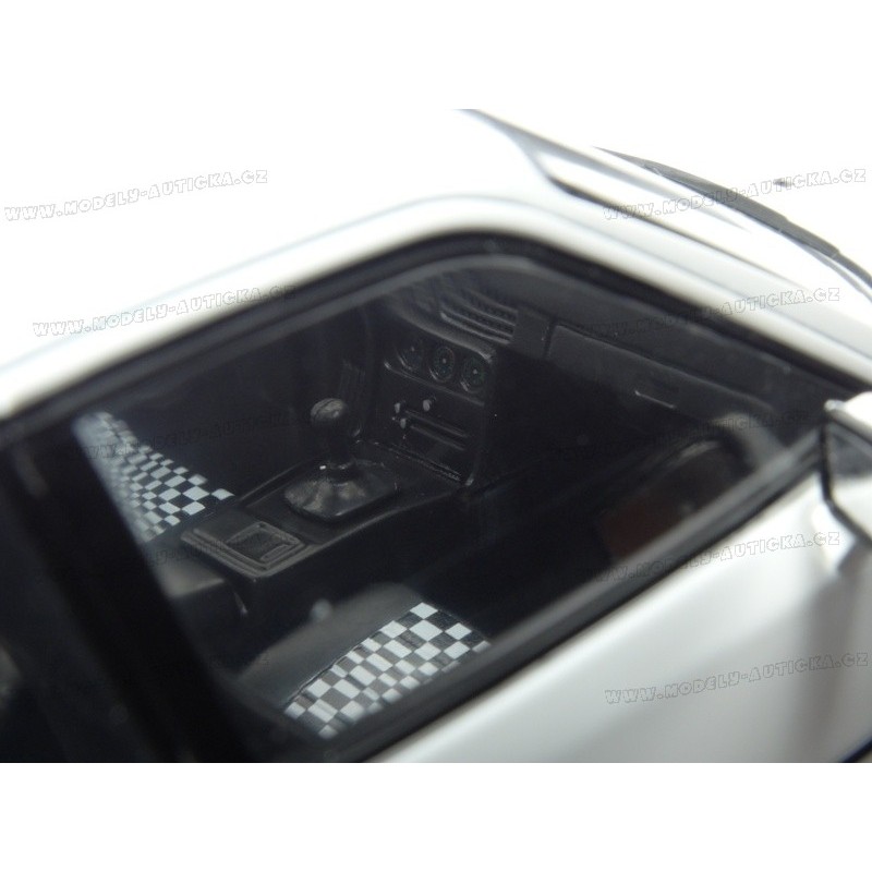Miniature Porsche 924 Turbo 1979 – Échelle 1/18 – MCG Model Car Group – Blanche