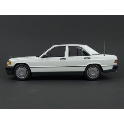 Mercedes Benz (W201) 190E 1982 (White) model 1:18 Minichamps MI-155037002