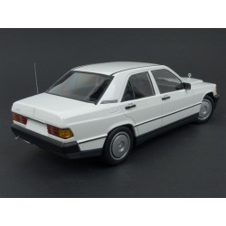 Mercedes Benz (W201) 190E 1982 (White) model 1:18 Minichamps MI-155037002