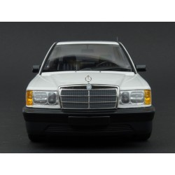 Mercedes Benz (W201) 190E 1982 (White) model 1:18 Minichamps MI-155037002