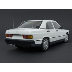 Mercedes Benz (W201) 190E 1982 (White) model 1:18 Minichamps MI-155037002