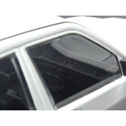 Mercedes Benz (W201) 190E 1982 (White) model 1:18 Minichamps MI-155037002