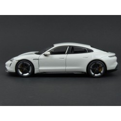 Porsche Taycan Turbo S 2020 (White) model 1:24 Bburago BB-24-18-21098W
