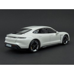 Porsche Taycan Turbo S 2020 (White) model 1:24 Bburago BB-24-18-21098W