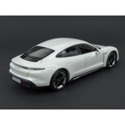 Porsche Taycan Turbo S 2020 (White) model 1:24 Bburago BB-24-18-21098W