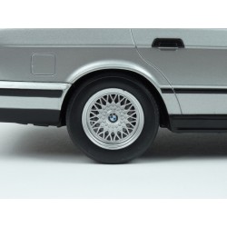 BMW (E34) 535i 1992 (Silver Met.), MCG (Model Car Group) 1/18 scale