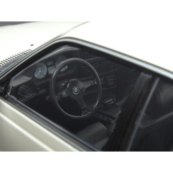 BMW (E24) 635 CSi 1982 (White) model 1:18 Minichamps MI-155028102