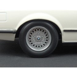 BMW (E24) 635 CSi 1982 (White) model 1:18 Minichamps MI-155028102