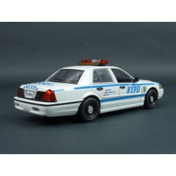 Ford Crown Victoria Police Interceptor NYPD (New York Police Department) 2011 model 1:24 GreenLight GL85513