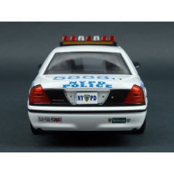 Ford Crown Victoria Police Interceptor NYPD (New York Police Department) 2011 model 1:24 GreenLight GL85513