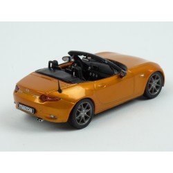 Mazda MX-5 (ND) Roadster 2019 (Orange Met.) model 1:43 IXO Models CLC409N
